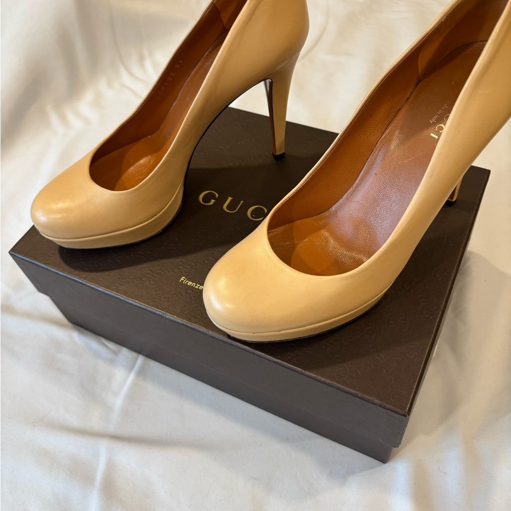 Gucci Women's Beige Leather Heels - Picture 8 of 10